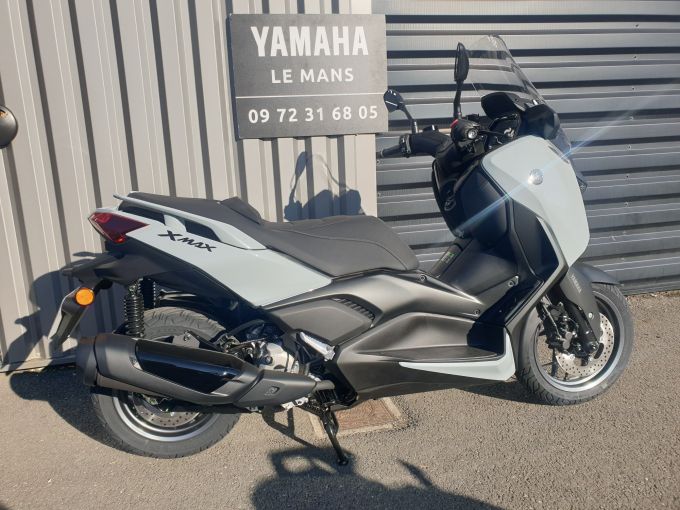 YAMAHA XMAX 300 Tech Max 4