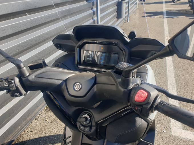 YAMAHA XMAX 300 Tech Max 4