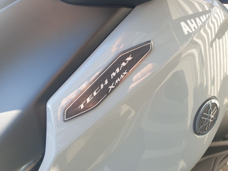 YAMAHA XMAX 300 Tech Max 4