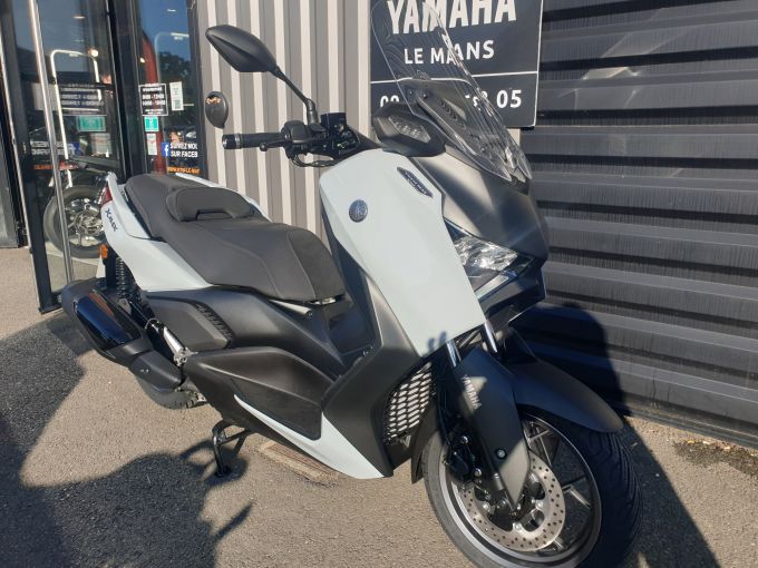 YAMAHA XMAX 300 Tech Max 4
