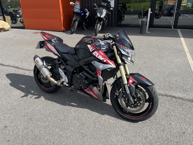 SUZUKI GSR 750 ABS 4