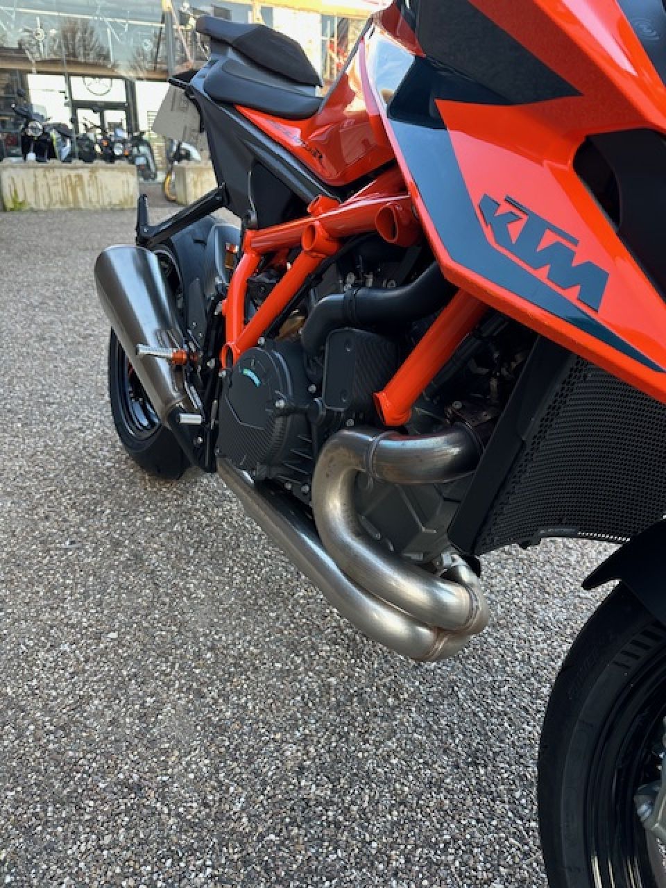 KTM 1290 SUPER DUKE R 4