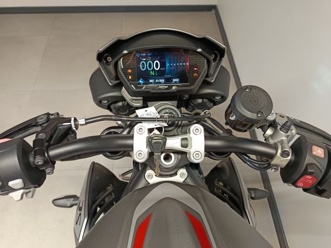 TRIUMPH STREET TRIPLE 765 RS 4