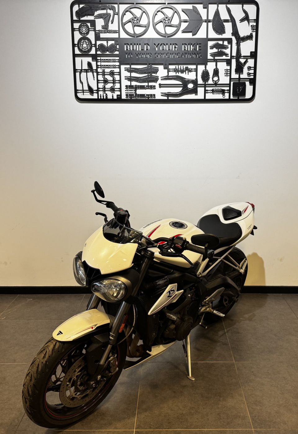 TRIUMPH STREET TRIPLE 765 RS 4
