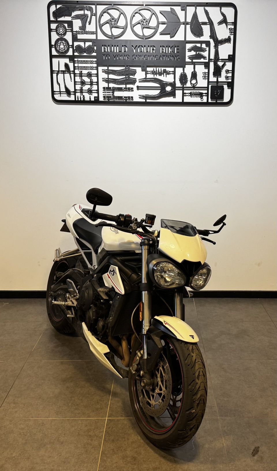 TRIUMPH STREET TRIPLE 765 RS 4