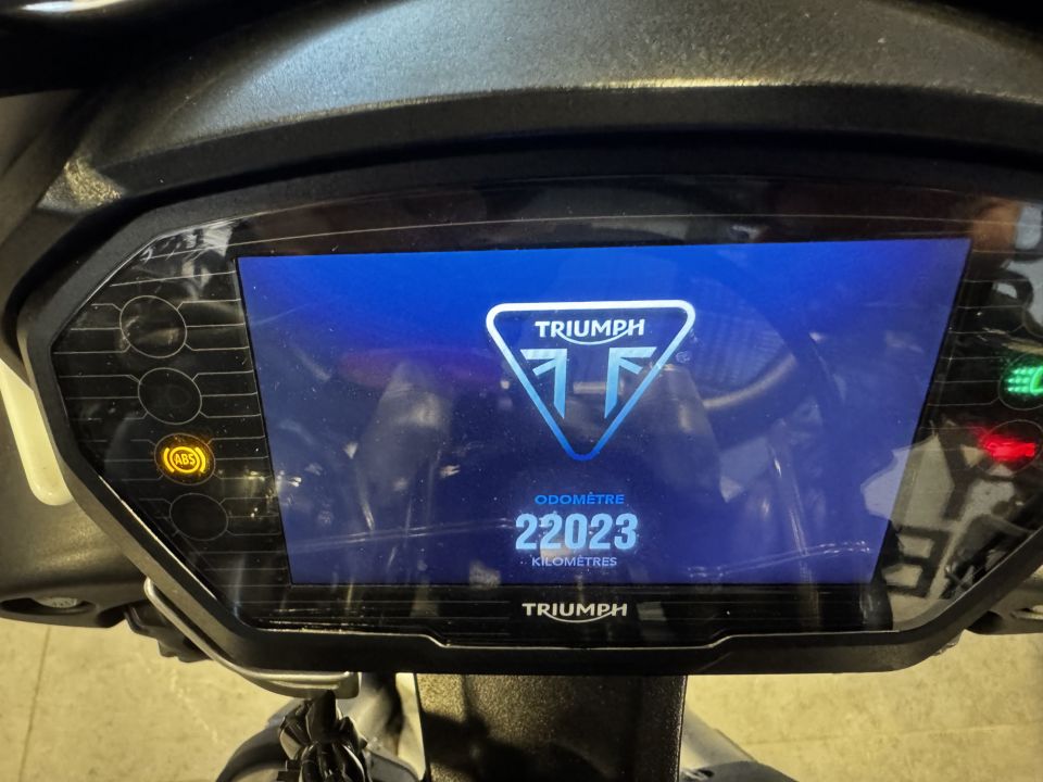 TRIUMPH STREET TRIPLE 765 RS 4