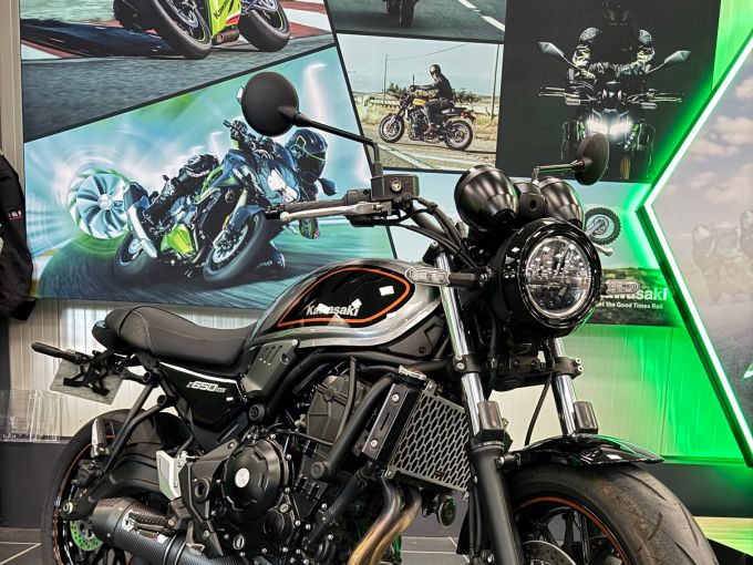 KAWASAKI Z 650 RS 4