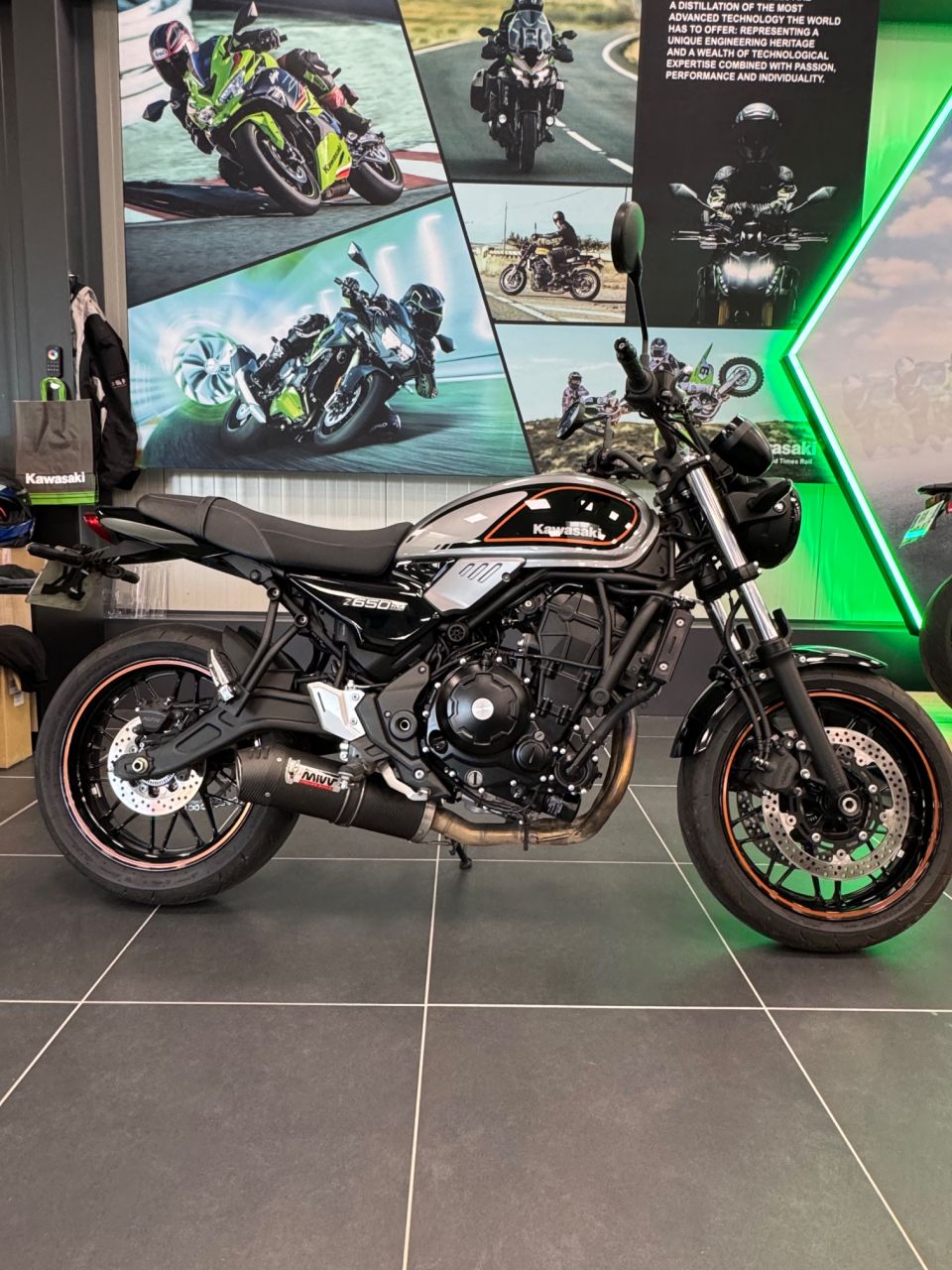KAWASAKI Z 650 RS 4
