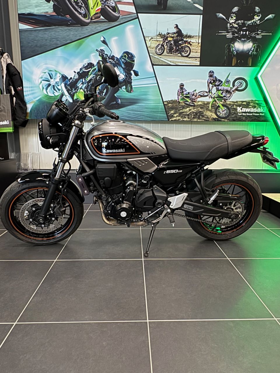 KAWASAKI Z 650 RS 4