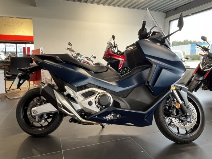 HONDA FORZA 750 4