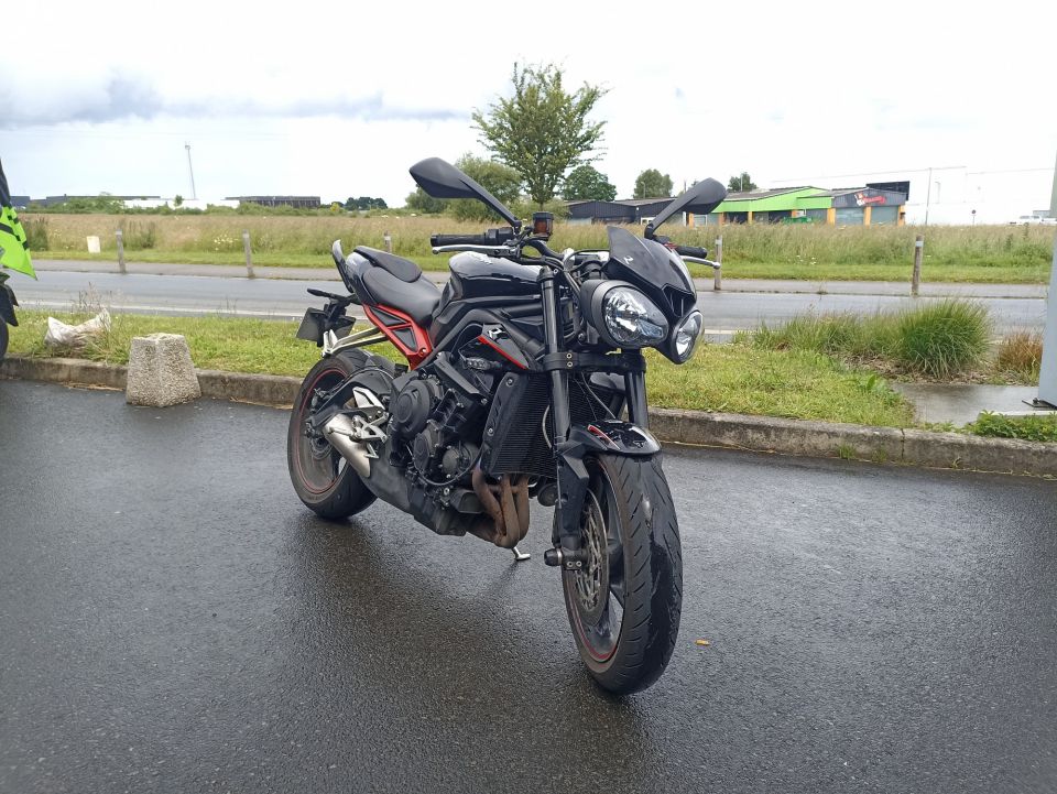 TRIUMPH STREET TRIPLE 765 R 4