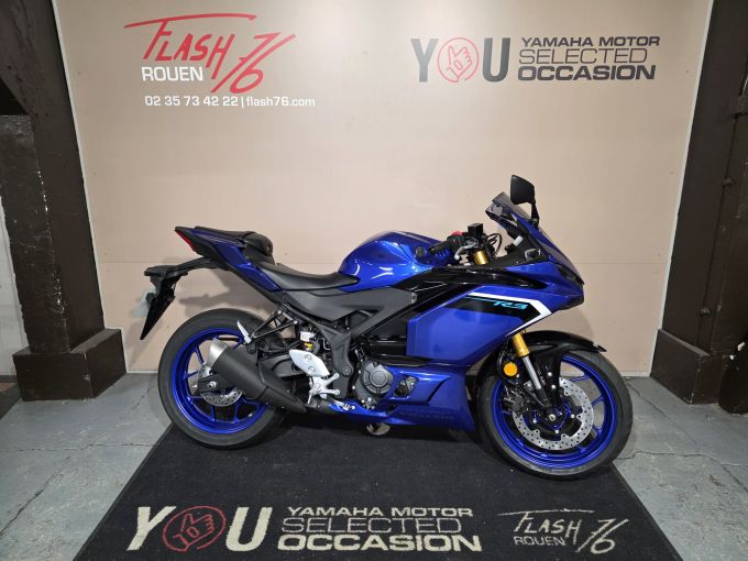 YAMAHA YZF-R3 4