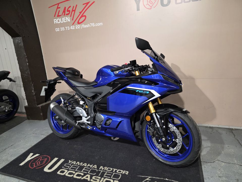 YAMAHA YZF-R3 4