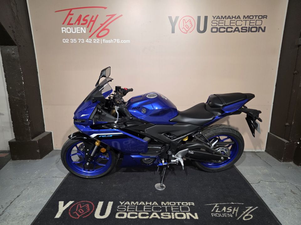 YAMAHA YZF-R3 4