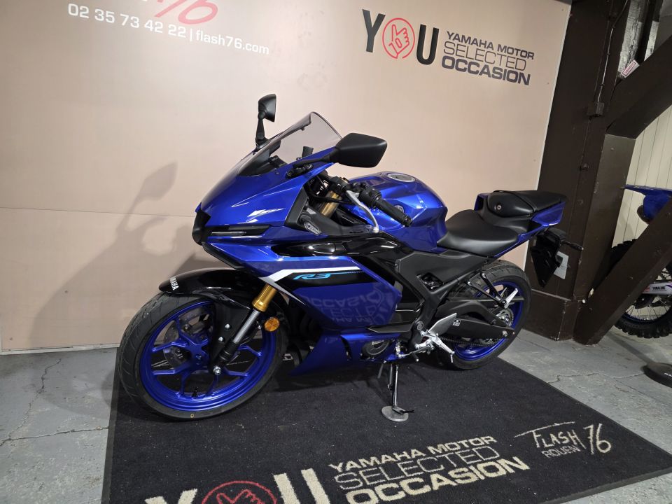 YAMAHA YZF-R3 4
