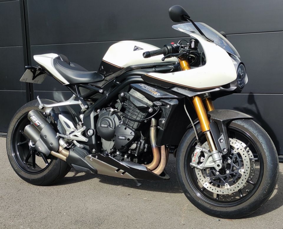 TRIUMPH SPEED TRIPLE 1200 RR 4