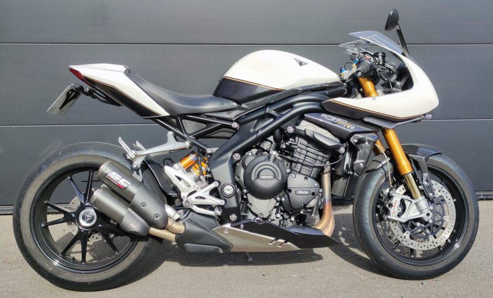 TRIUMPH SPEED TRIPLE 1200 RR 4