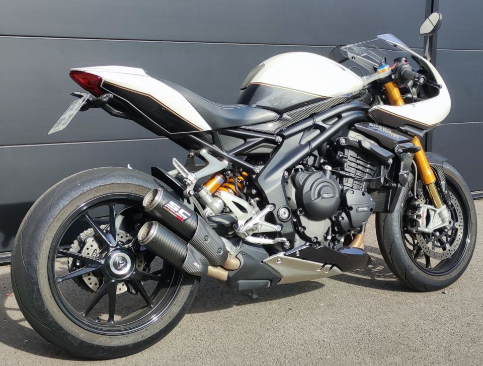 TRIUMPH SPEED TRIPLE 1200 RR 4