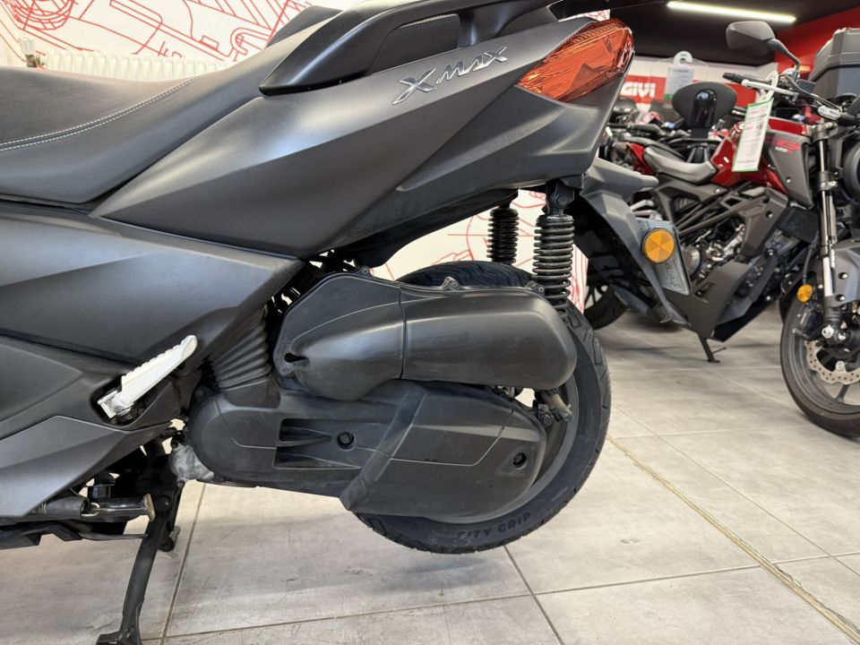 YAMAHA XMAX 125 4