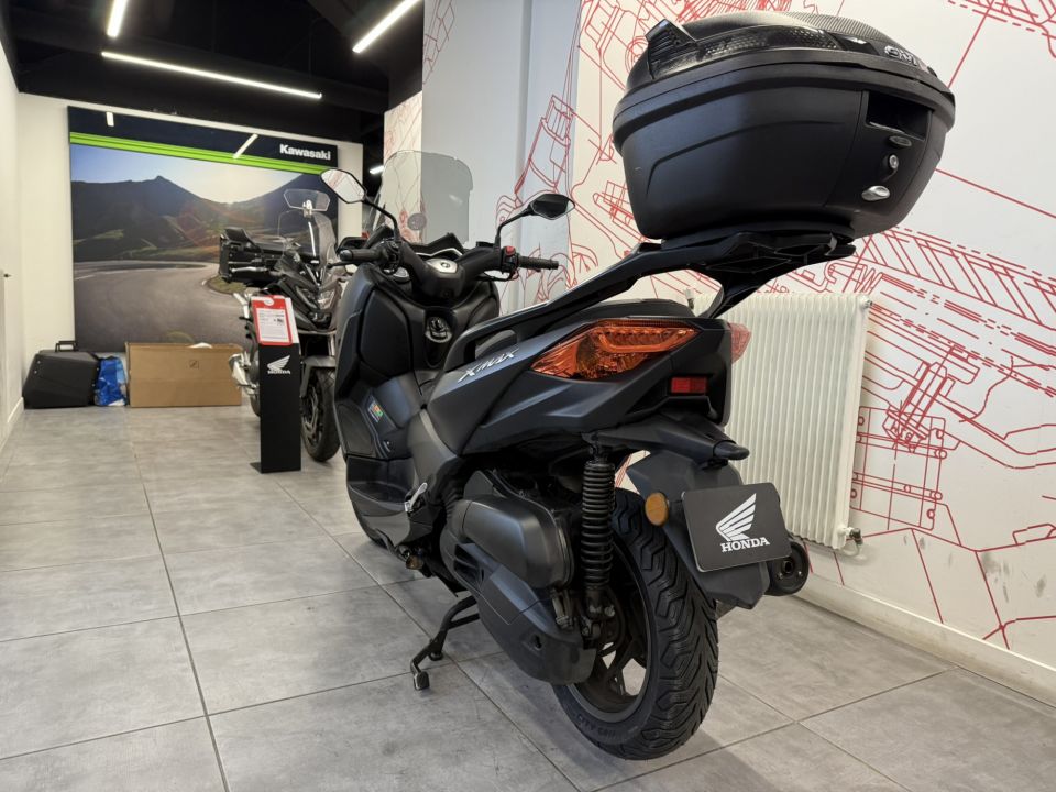 YAMAHA XMAX 125 4