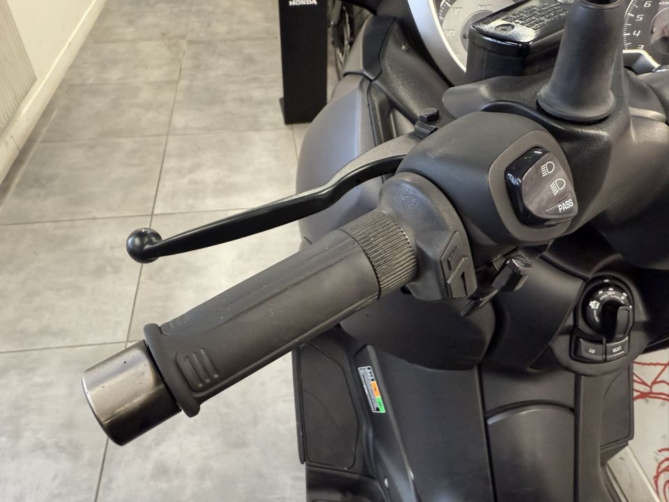 YAMAHA XMAX 125 4