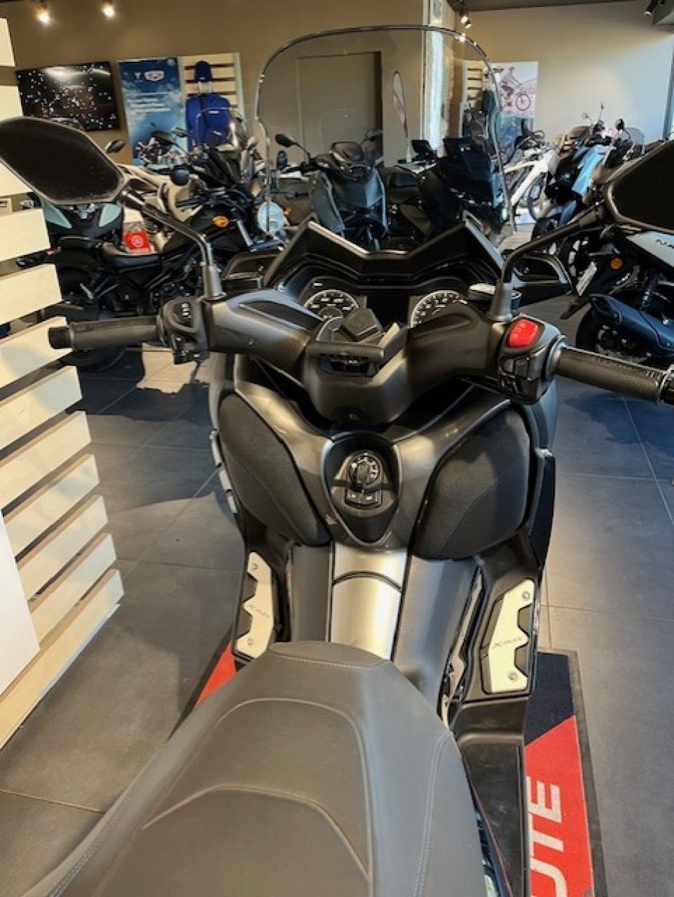 YAMAHA XMAX 125 TECH MAX 4