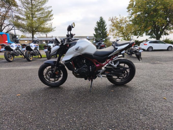 HONDA CB750 HORNET 4
