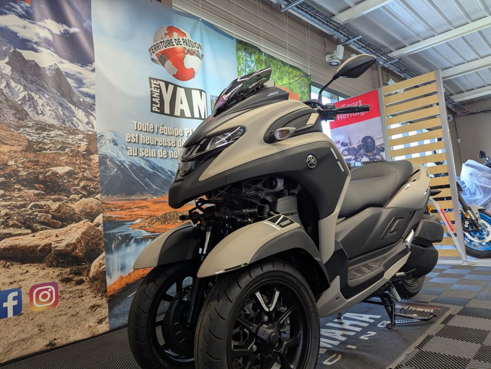 YAMAHA TRICITY 300 4