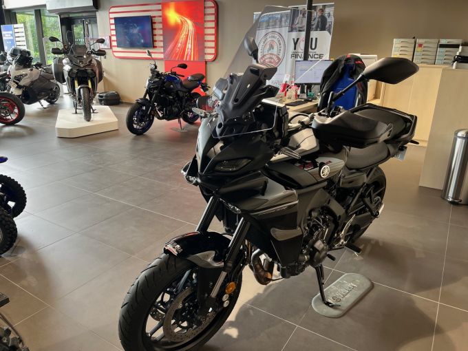 YAMAHA TRACER 9 4