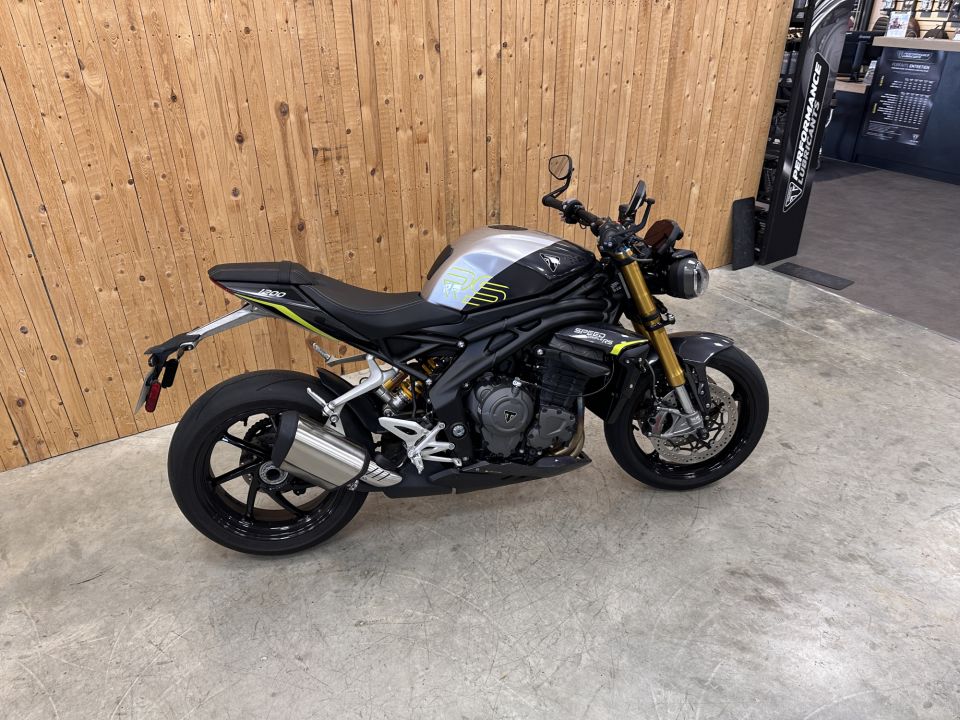 TRIUMPH SPEED TRIPLE 1200 RS 4