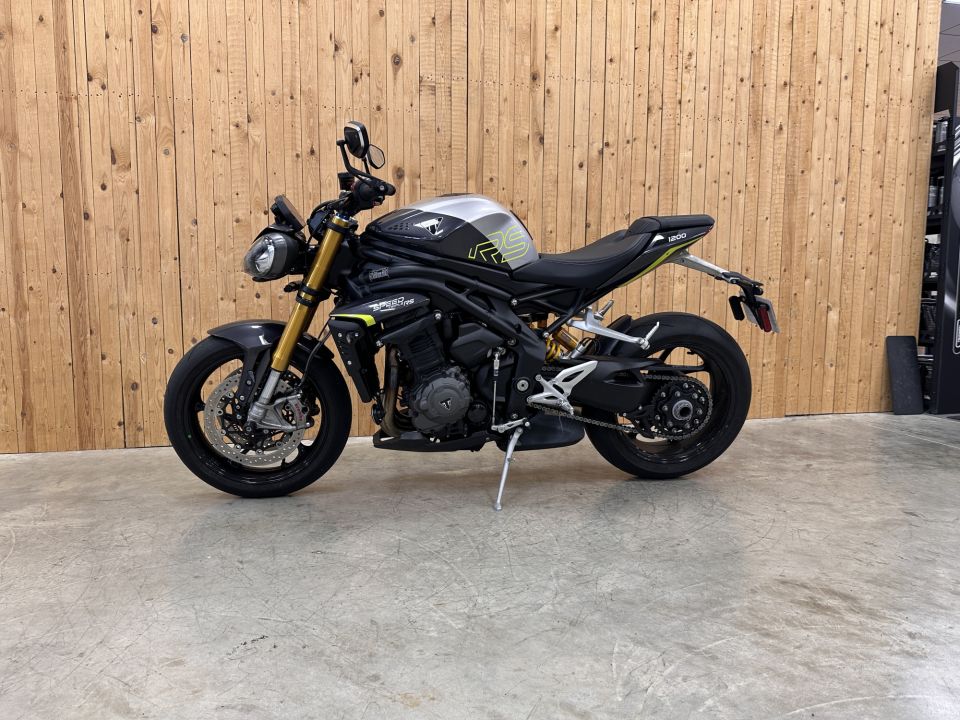 TRIUMPH SPEED TRIPLE 1200 RS 4