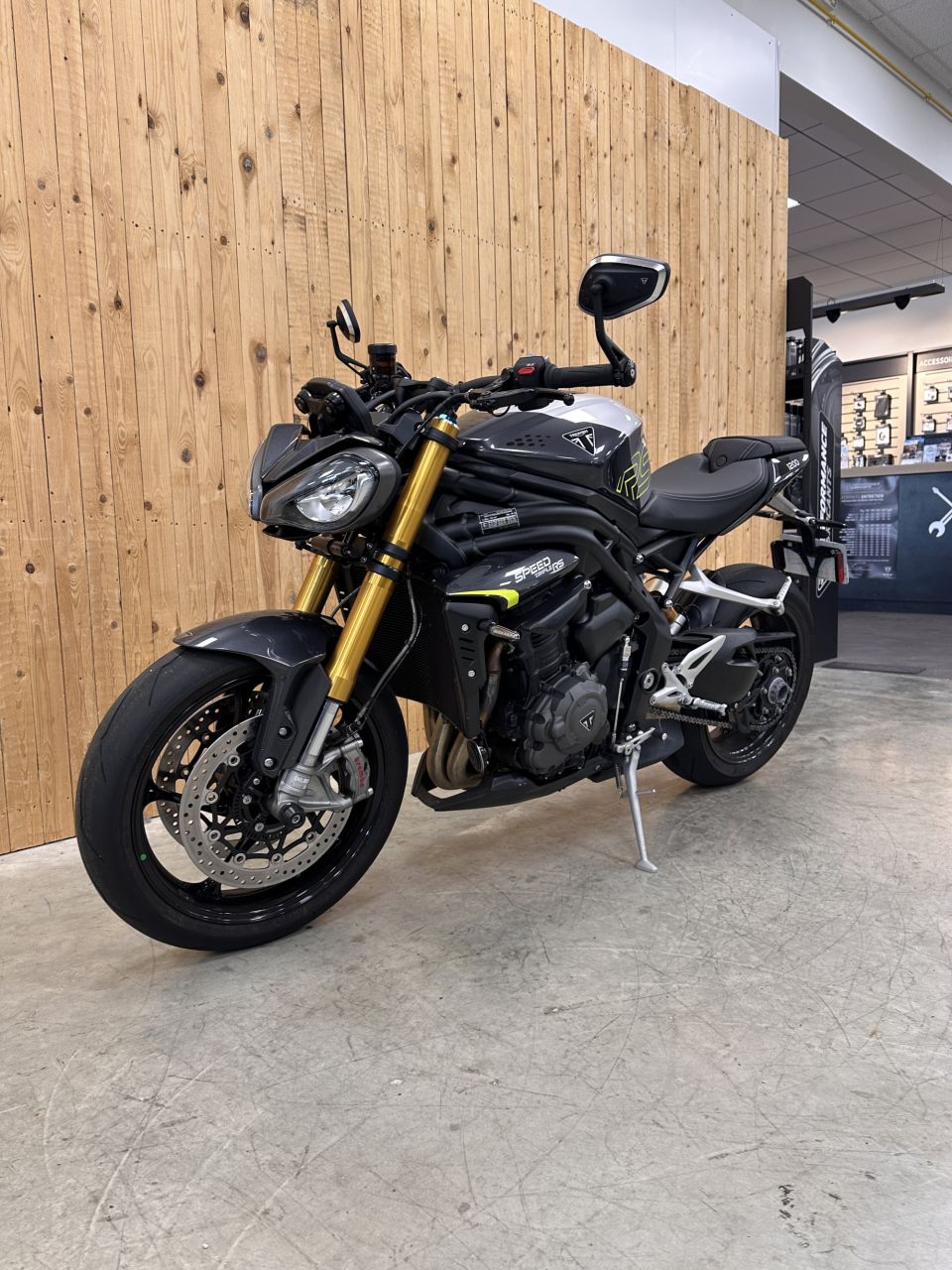 TRIUMPH SPEED TRIPLE 1200 RS 4