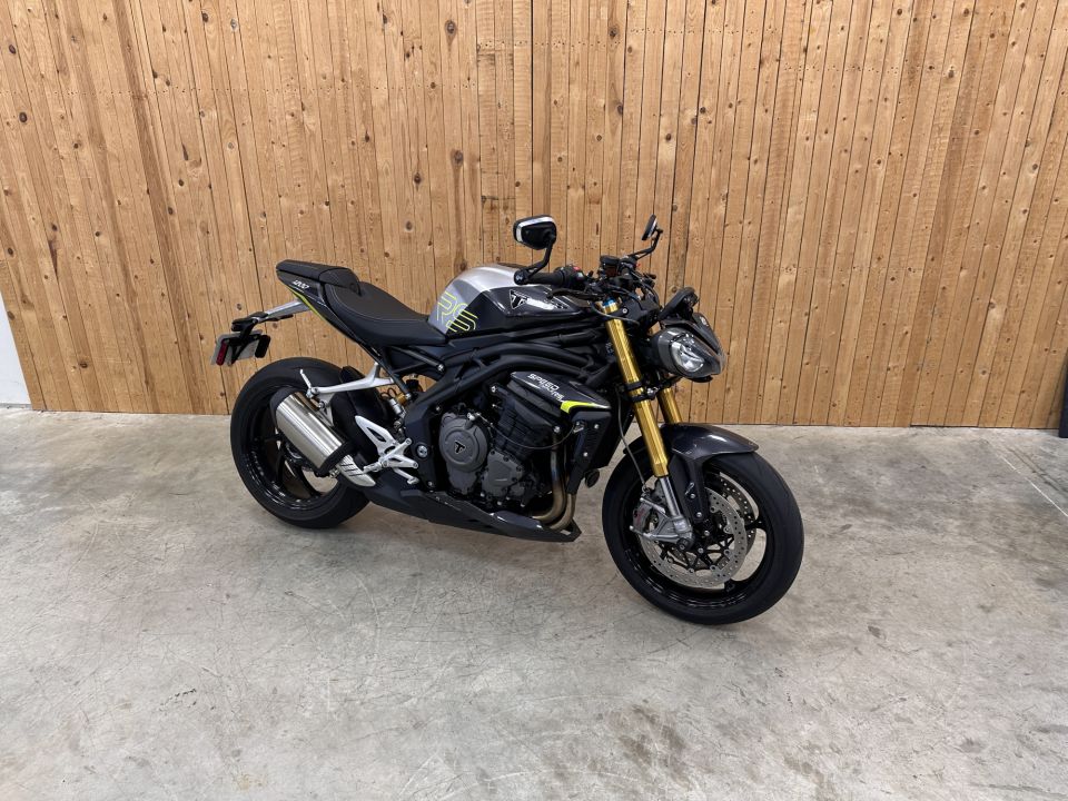 TRIUMPH SPEED TRIPLE 1200 RS 4