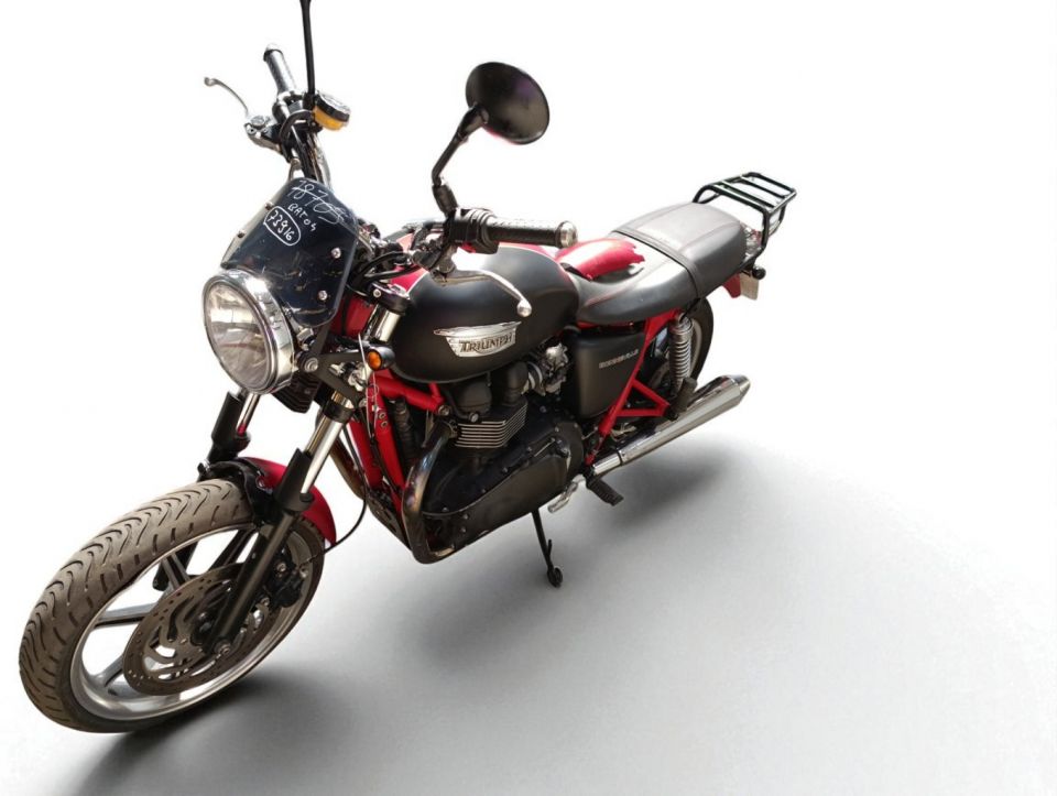 TRIUMPH BONNEVILLE 865 SE 4