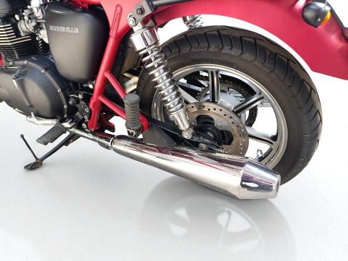 TRIUMPH BONNEVILLE 865 SE 4