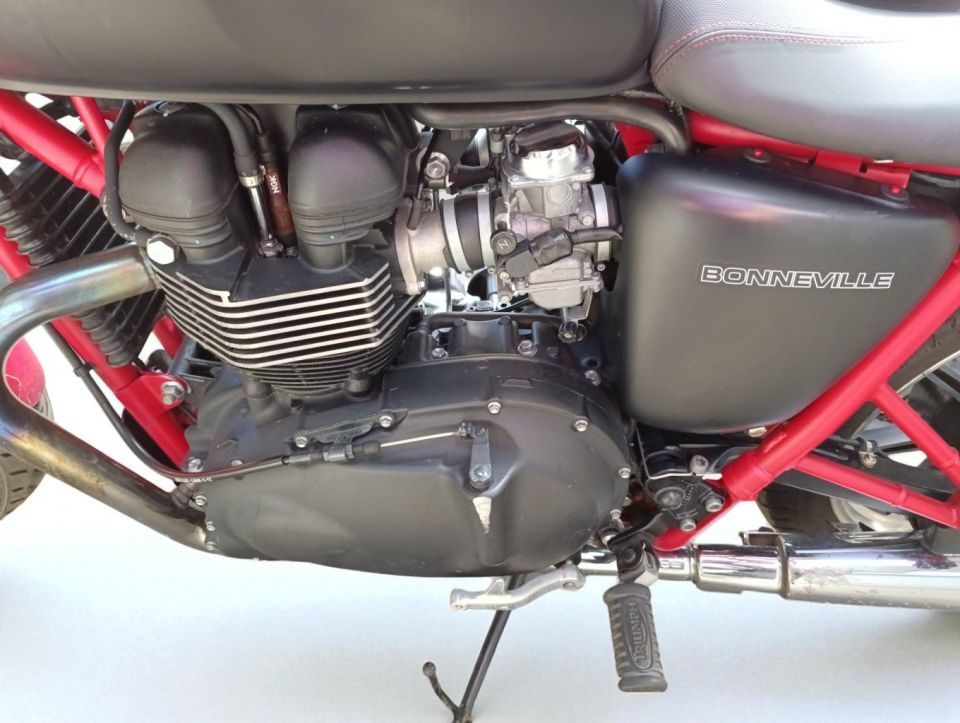 TRIUMPH BONNEVILLE 865 SE 4