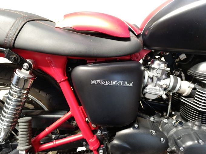 TRIUMPH BONNEVILLE 865 SE 4