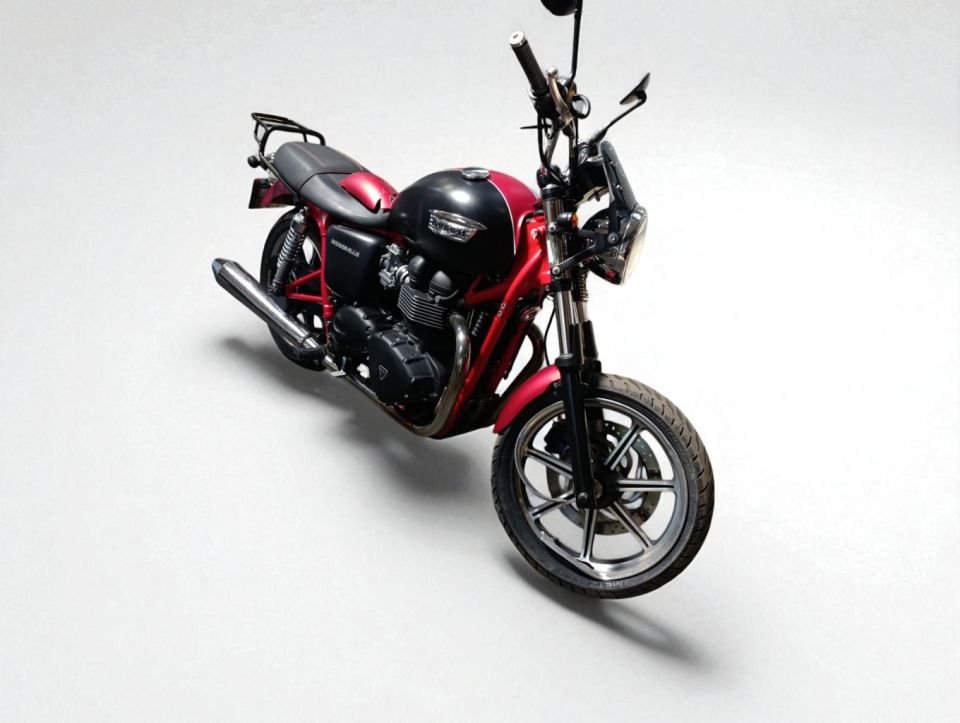 TRIUMPH BONNEVILLE 865 SE 4