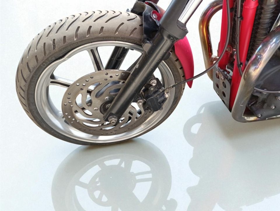 TRIUMPH BONNEVILLE 865 SE 4