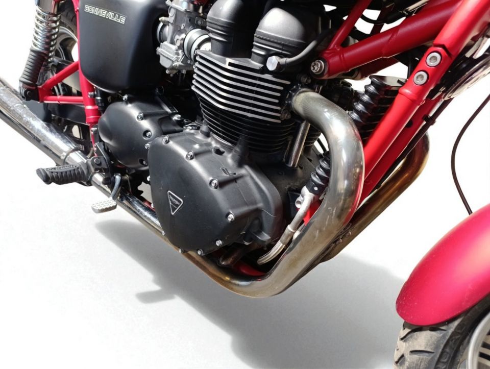 TRIUMPH BONNEVILLE 865 SE 4