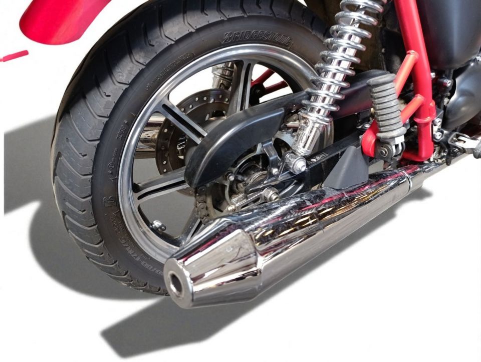 TRIUMPH BONNEVILLE 865 SE 4