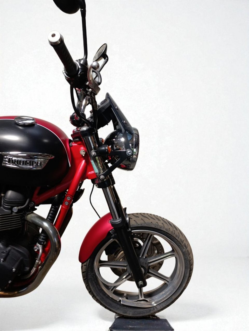 TRIUMPH BONNEVILLE 865 SE 4