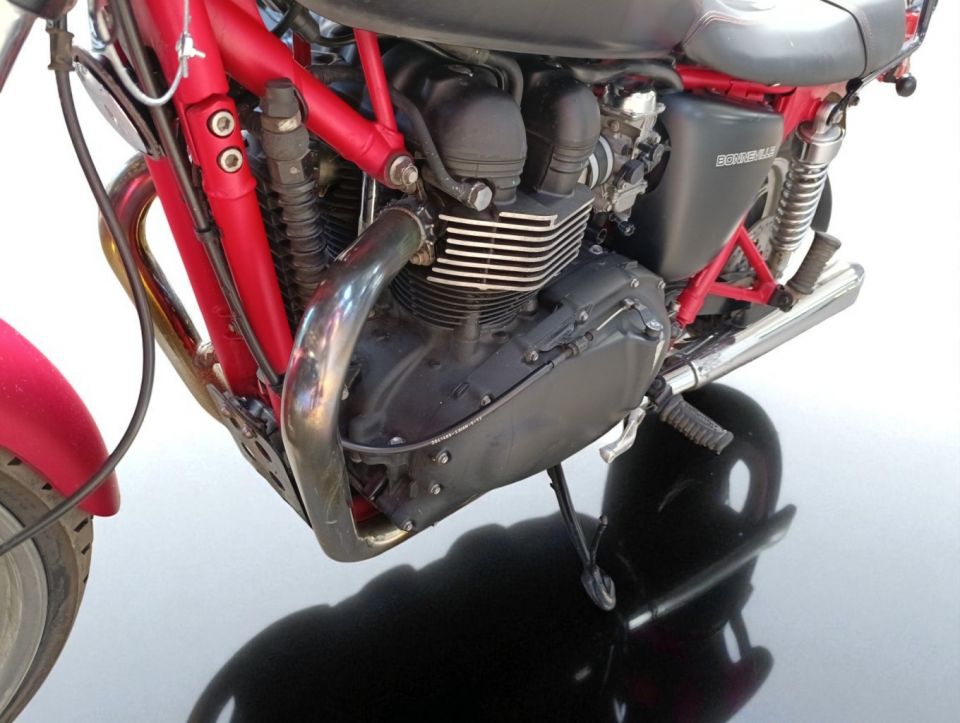 TRIUMPH BONNEVILLE 865 SE 4