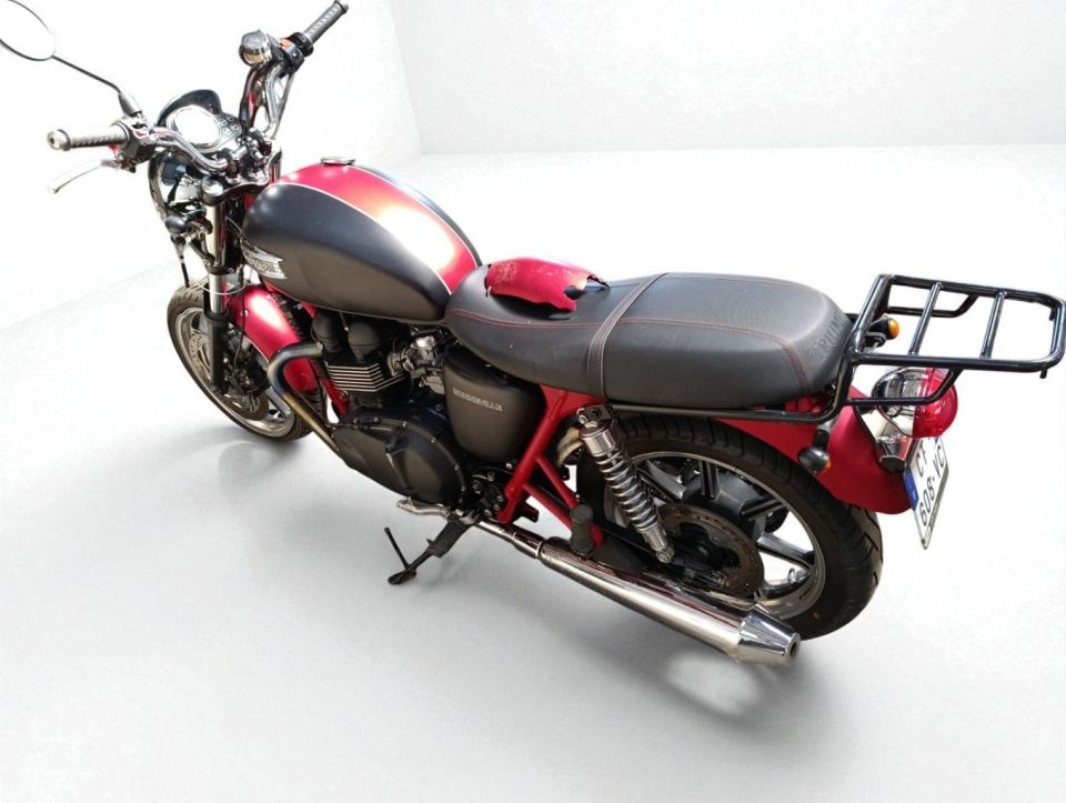 TRIUMPH BONNEVILLE 865 SE 4