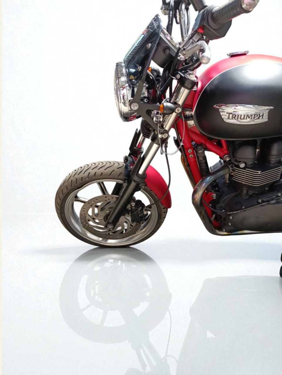 TRIUMPH BONNEVILLE 865 SE 4