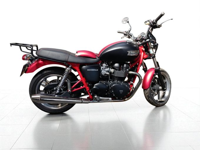 TRIUMPH BONNEVILLE 865 SE 4