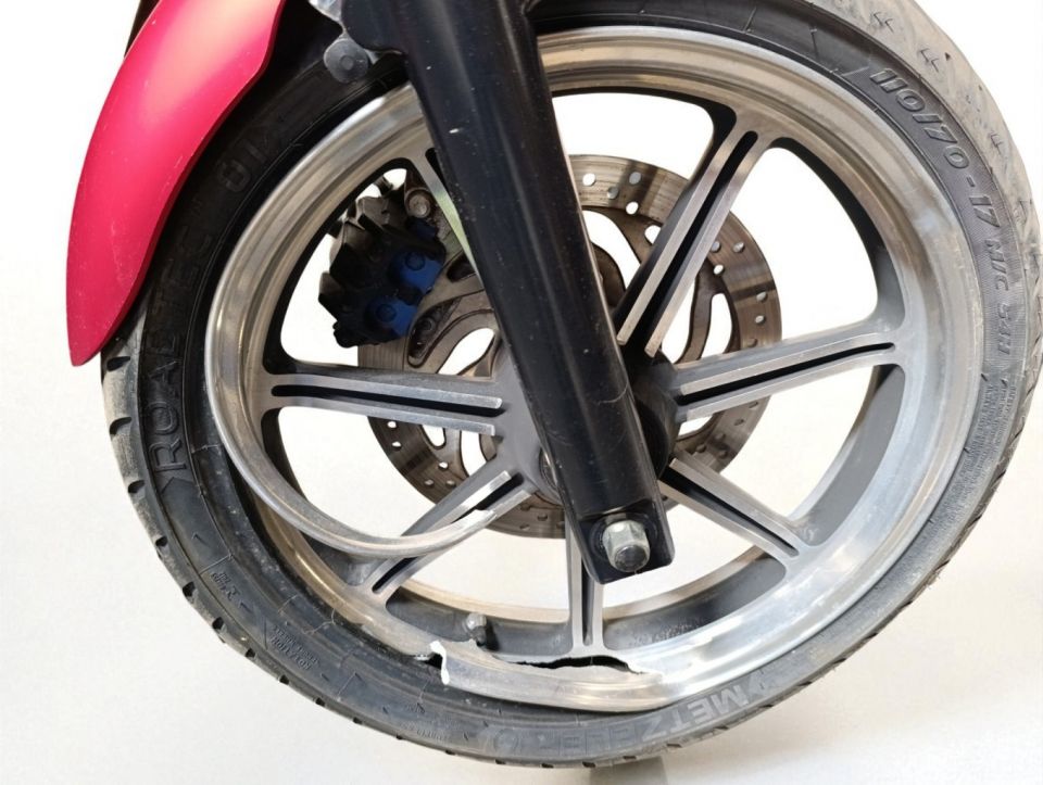 TRIUMPH BONNEVILLE 865 SE 4