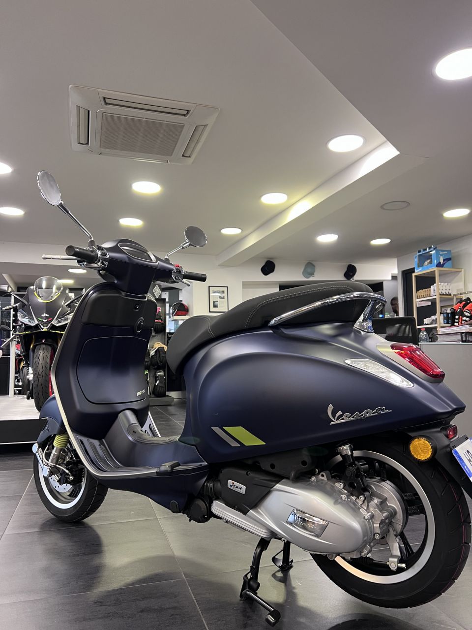 VESPA PRIMAVERA 125 4
