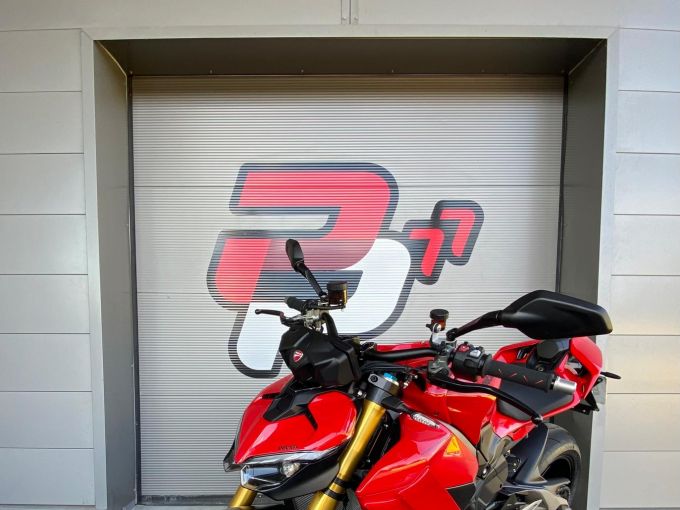 DUCATI STREETFIGHTER V4S 4