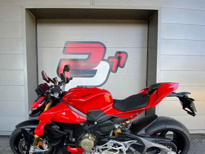 DUCATI STREETFIGHTER V4S 4